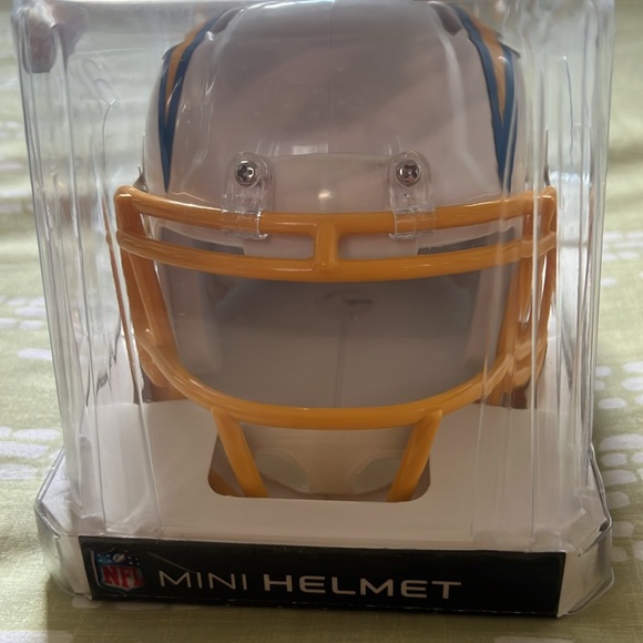 New nfl Justin Herbert autographed mini helmet - Picture 4 of 7